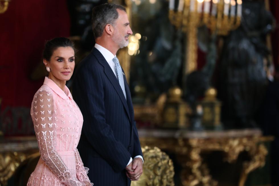 Besamanos en la recepción de los Reyes en el Palacio Real