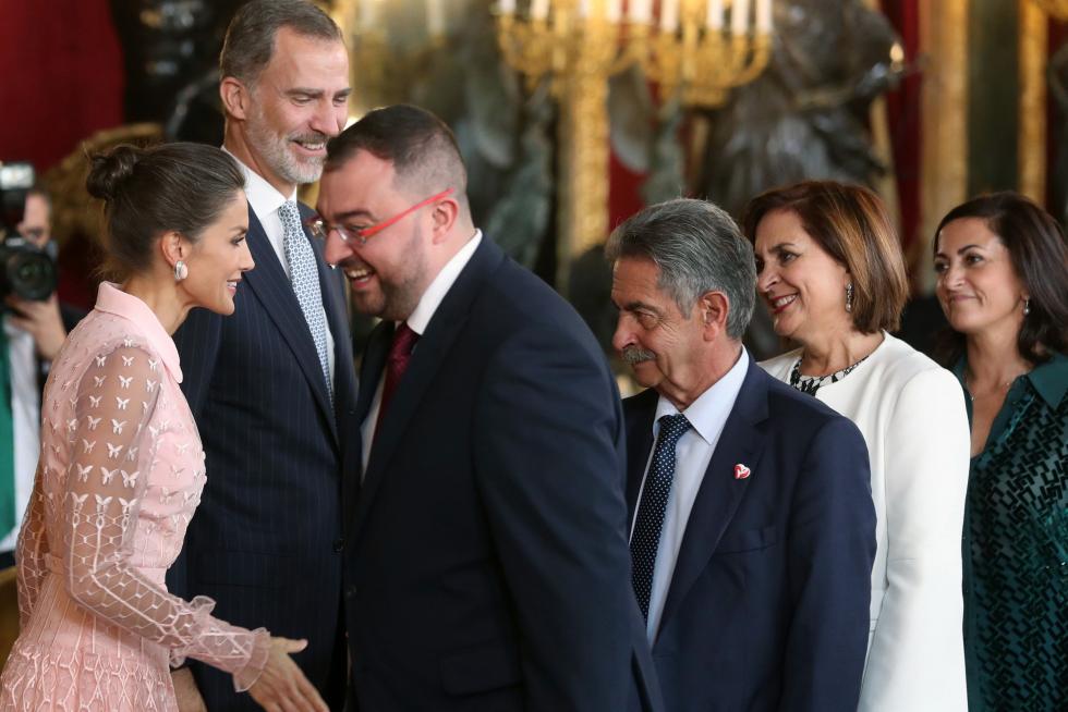 Besamanos en la recepción de los Reyes en el Palacio Real