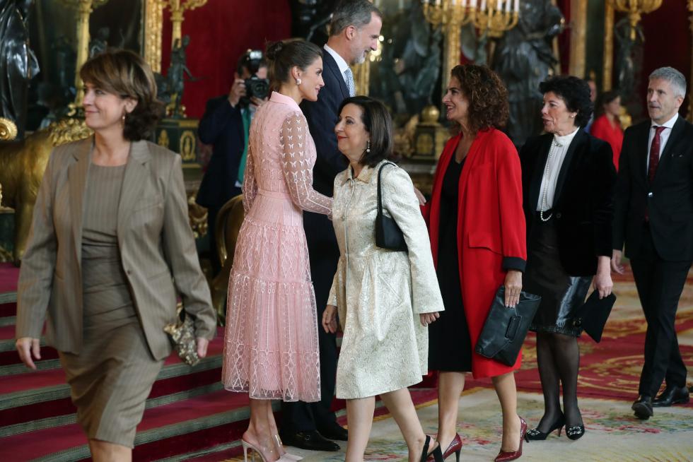 Besamanos en la recepción de los Reyes en el Palacio Real