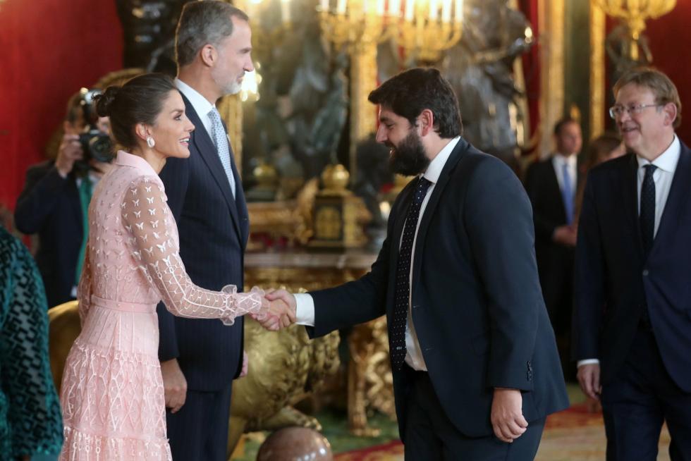 Besamanos en la recepción de los Reyes en el Palacio Real