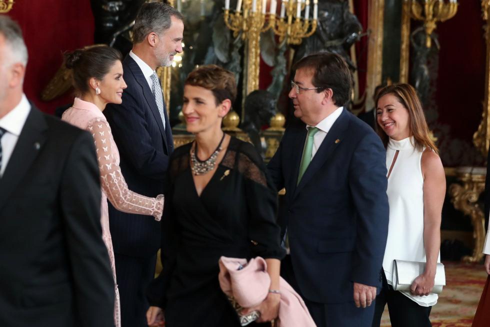 Besamanos en la recepción de los Reyes en el Palacio Real