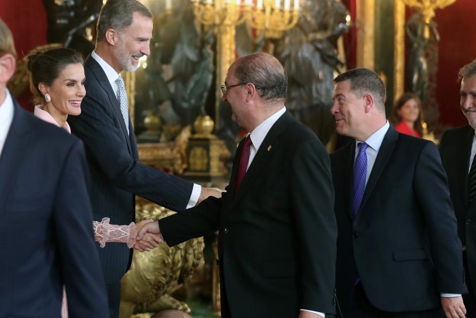 Besamanos en la recepción de los Reyes en el Palacio Real