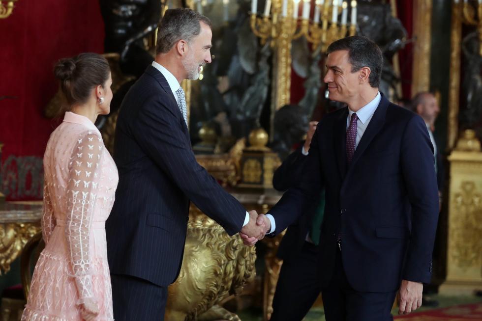 Besamanos en la recepción de los Reyes en el Palacio Real