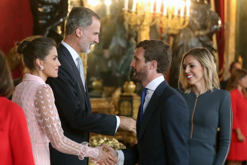 Besamanos en la recepción de los Reyes en el Palacio Real