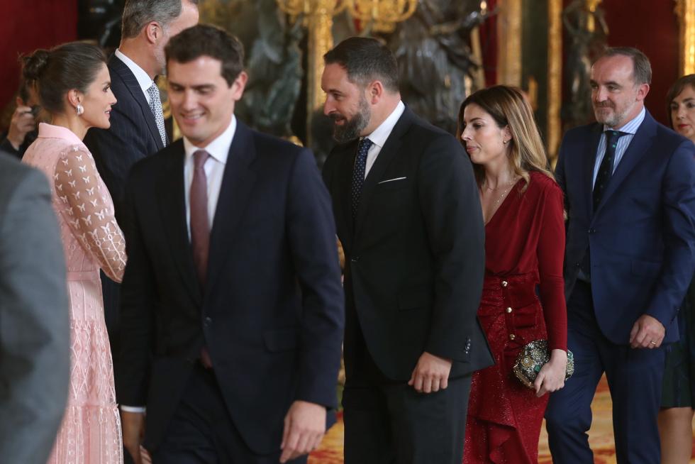 Besamanos en la recepción de los Reyes en el Palacio Real