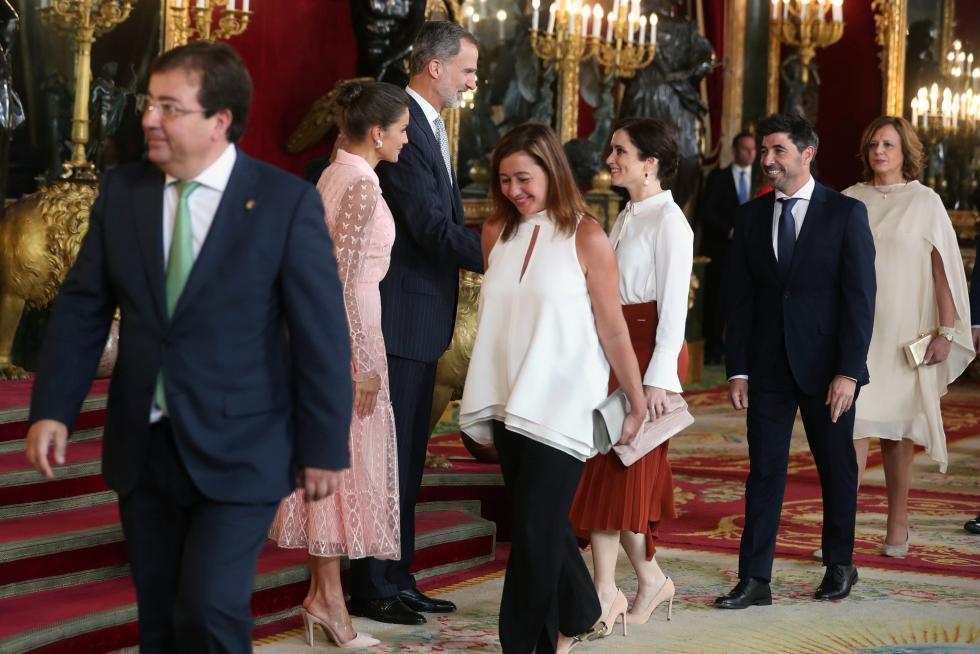 Besamanos en la recepción de los Reyes en el Palacio Real