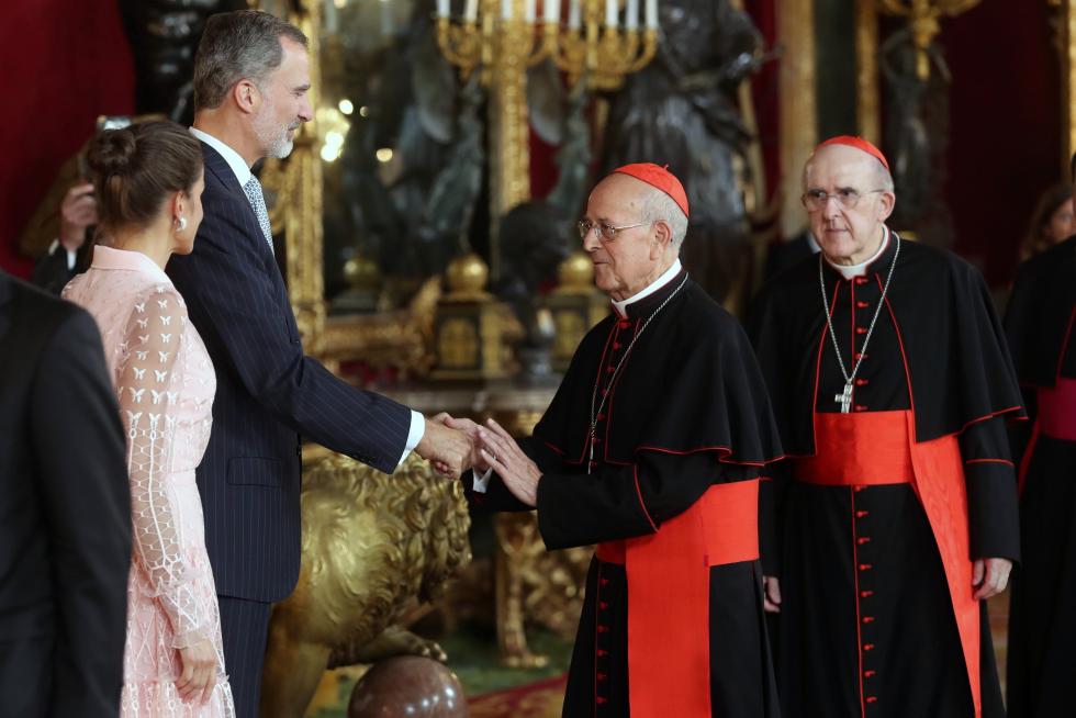 Besamanos en la recepción de los Reyes en el Palacio Real