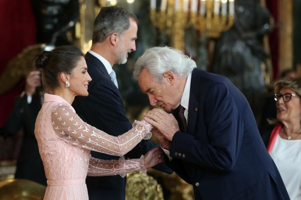 Besamanos en la recepción de los Reyes en el Palacio Real