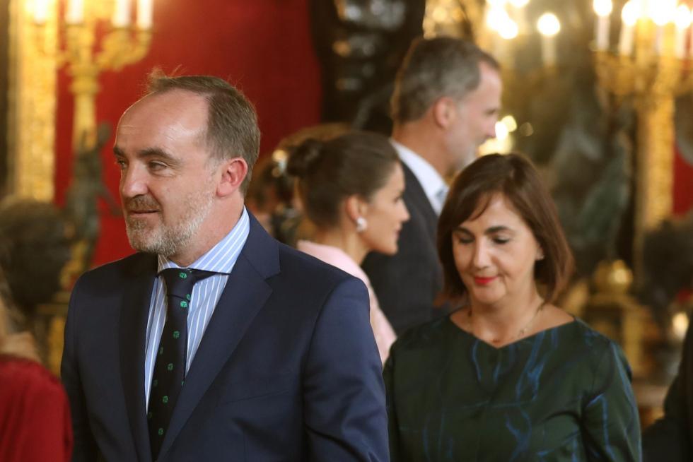Besamanos en la recepción de los Reyes en el Palacio Real