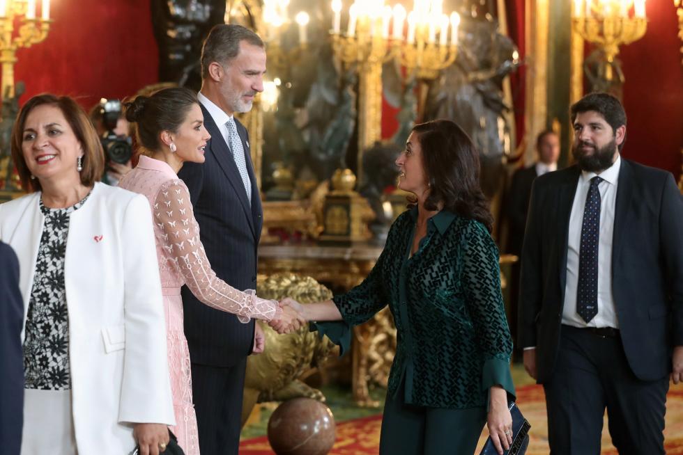 Besamanos en la recepción de los Reyes en el Palacio Real