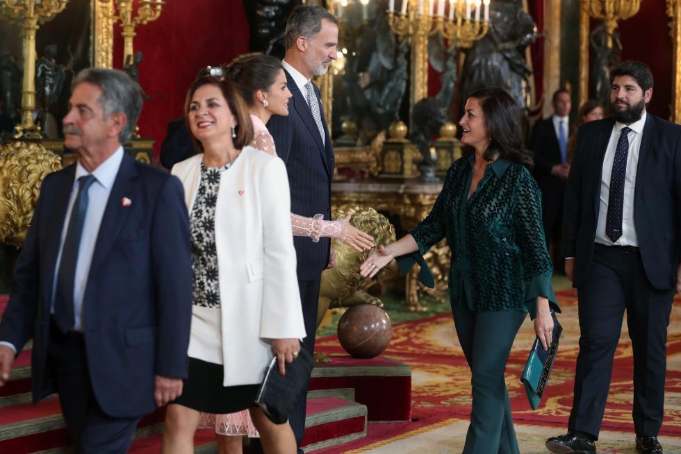 Besamanos en la recepción de los Reyes en el Palacio Real