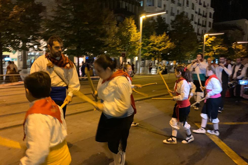 Paloteao de niños de Fuentes de Ebro