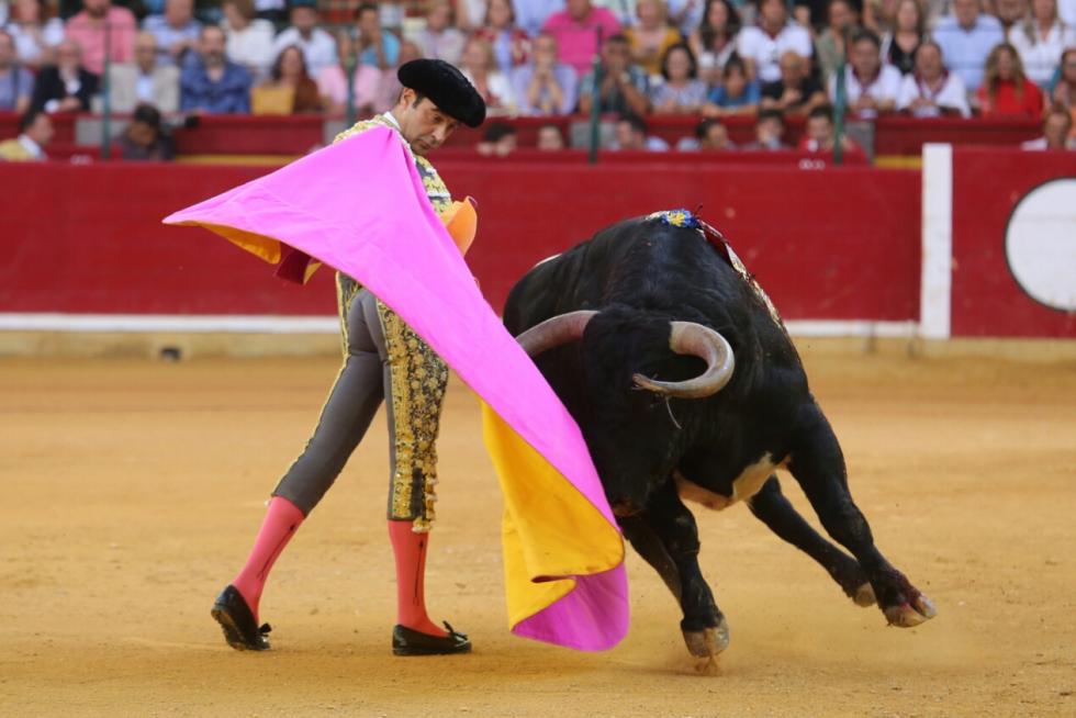 Cogida a Mariano de la Viña, subalterno de Enrique Ponce.