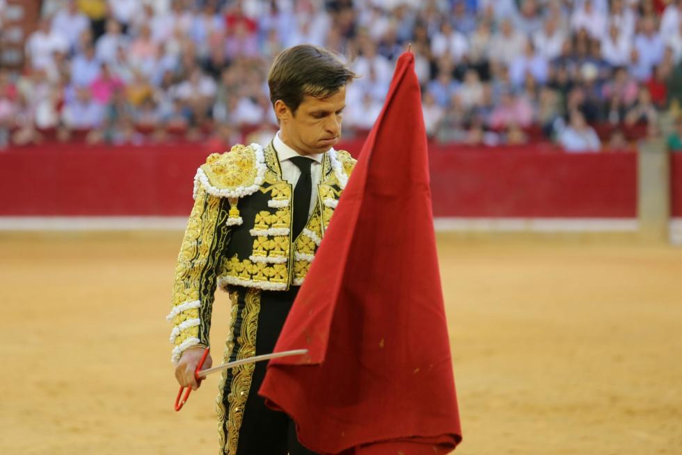 Cogida a Mariano de la Viña, subalterno de Enrique Ponce.