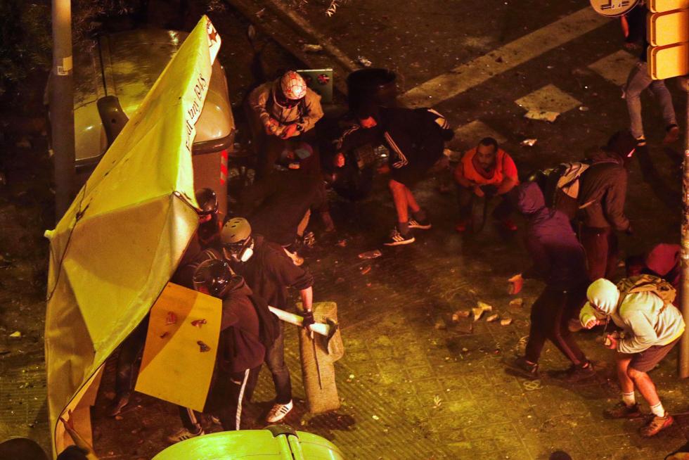 La jornada de huelga general se ha saldado con nuevos incidentes violentos en la Ciudad Condal.