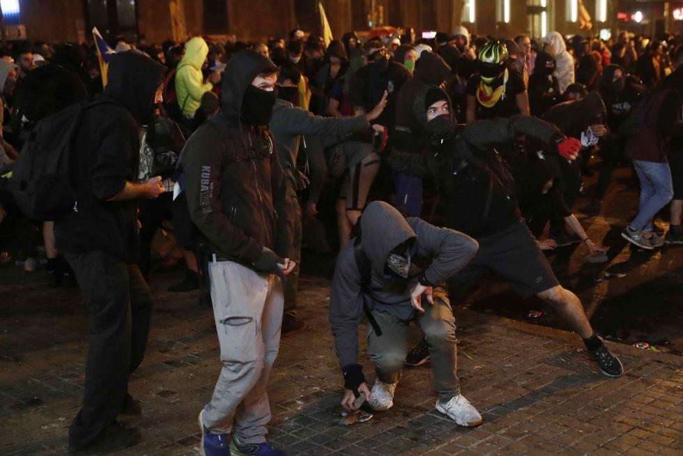 La jornada de huelga general se ha saldado con nuevos incidentes violentos en la Ciudad Condal.