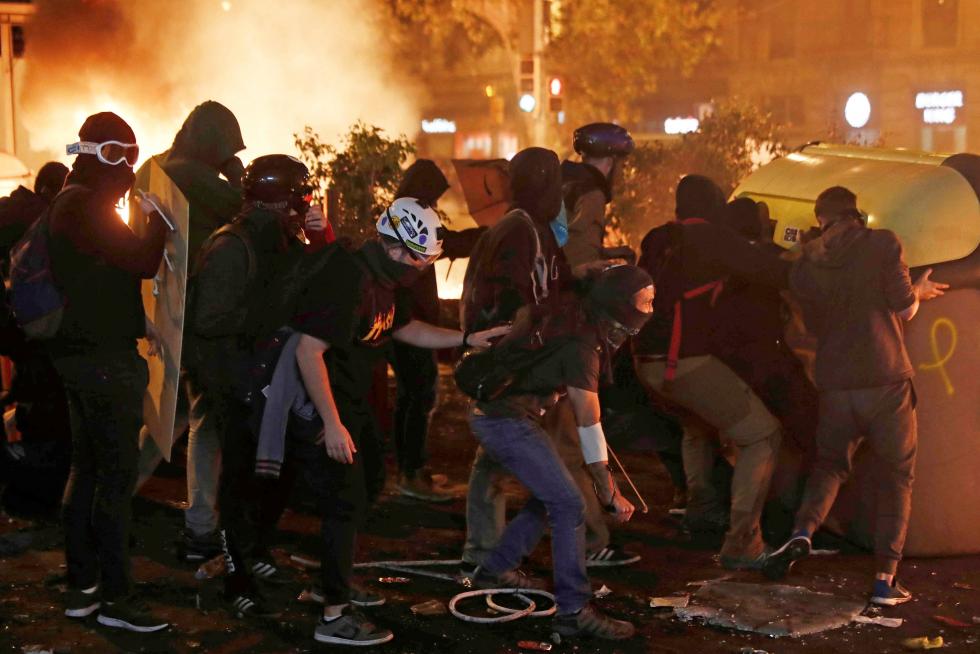 La jornada de huelga general se ha saldado con nuevos incidentes violentos en la Ciudad Condal.