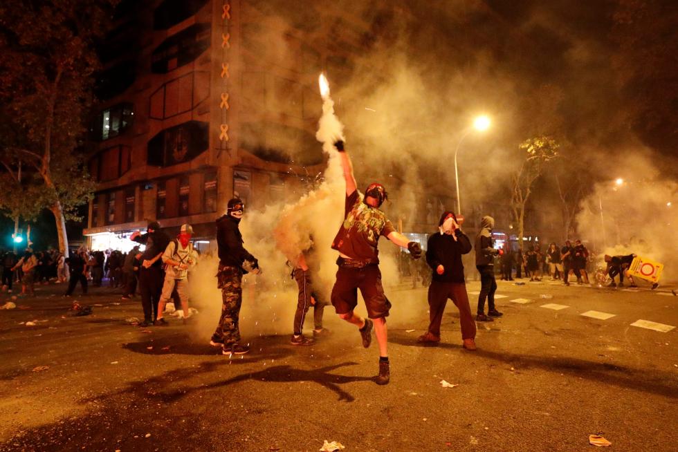 La jornada de huelga general se ha saldado con nuevos incidentes violentos en la Ciudad Condal.