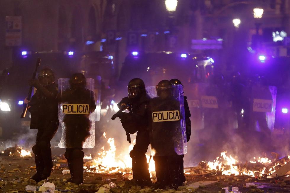 La jornada de huelga general se ha saldado con nuevos incidentes violentos en la Ciudad Condal.