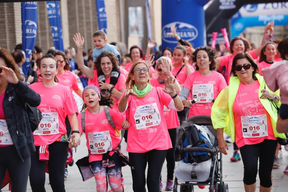 Un total de 13.000 participantes en la Carrera de la Mujer de Zaragoza.