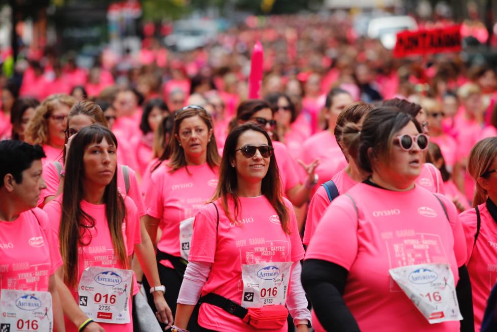 Un total de 13.000 participantes en la Carrera de la Mujer de Zaragoza.