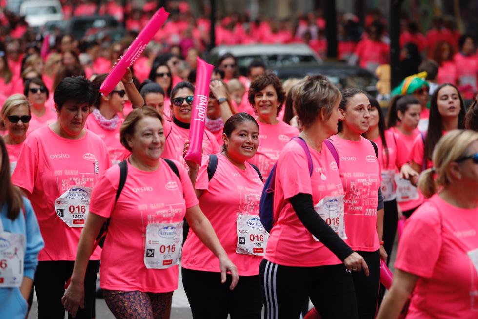 Un total de 13.000 participantes en la Carrera de la Mujer de Zaragoza.
