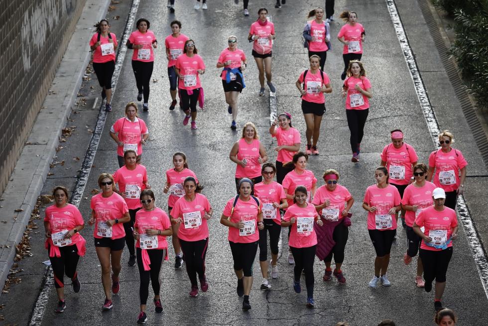 Un total de 13.000 participantes en la Carrera de la Mujer de Zaragoza.