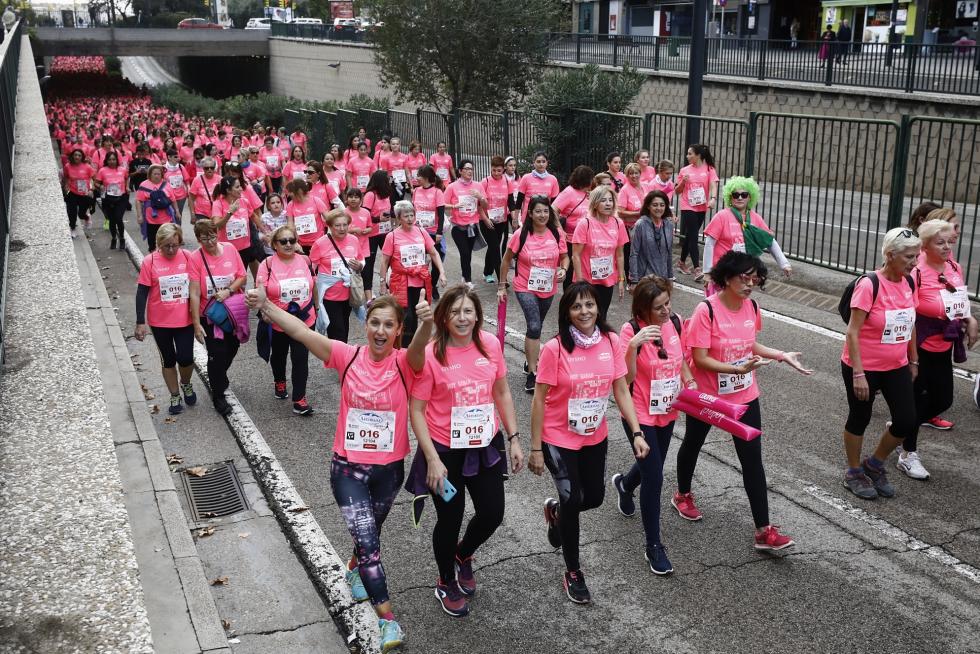 Un total de 13.000 participantes en la Carrera de la Mujer de Zaragoza.