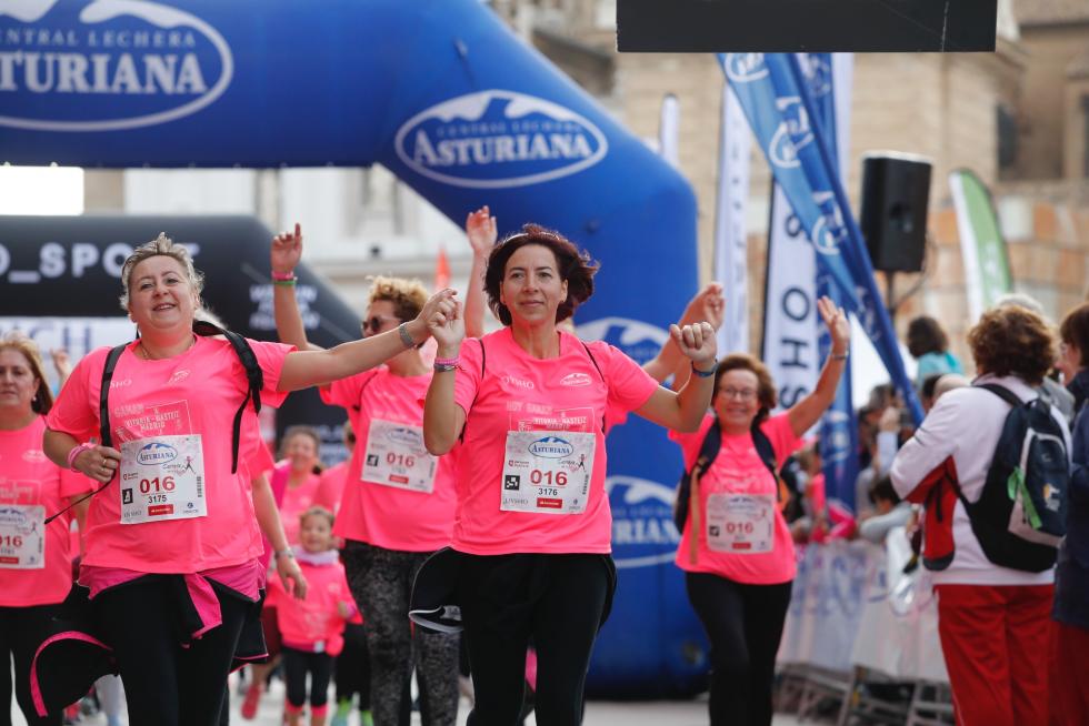 Un total de 13.000 participantes en la Carrera de la Mujer de Zaragoza.
