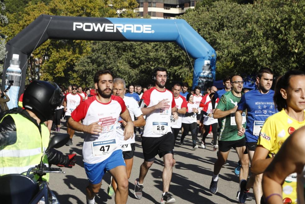 Más de 250 corredores participan en la II Carrera del Ahorro Pensumo en Zaragoza.