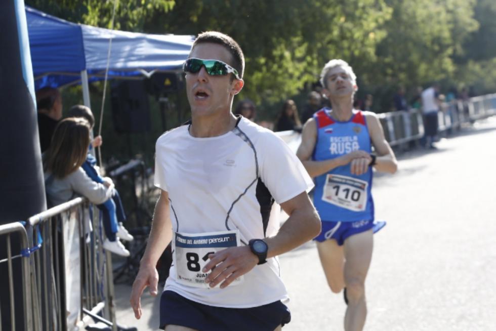Más de 250 corredores participan en la II Carrera del Ahorro Pensumo en Zaragoza.