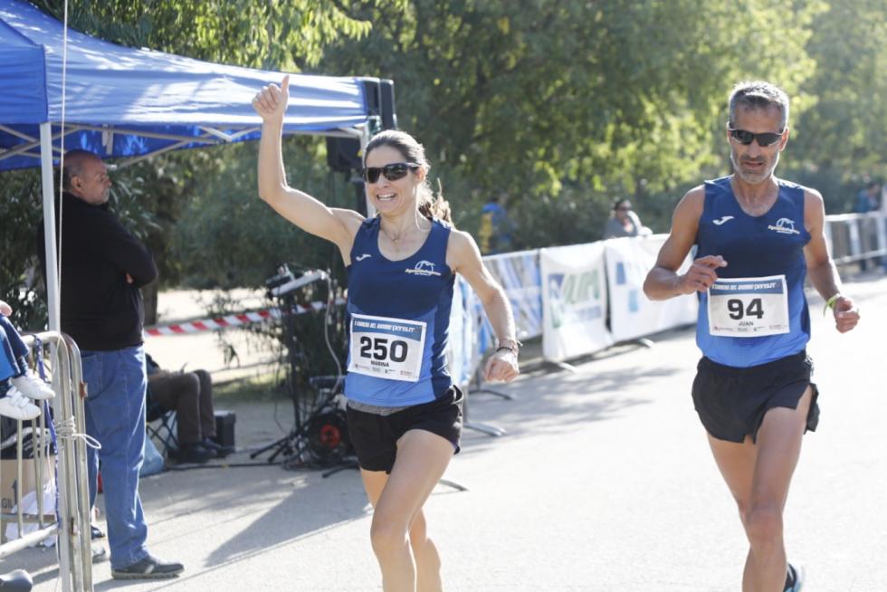 Más de 250 corredores participan en la II Carrera del Ahorro Pensumo en Zaragoza.