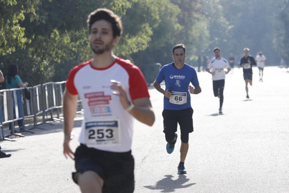 Más de 250 corredores participan en la II Carrera del Ahorro Pensumo en Zaragoza.