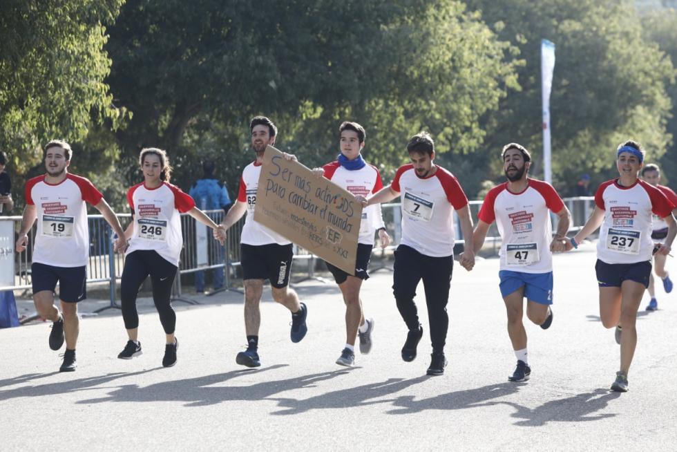 Más de 250 corredores participan en la II Carrera del Ahorro Pensumo en Zaragoza.