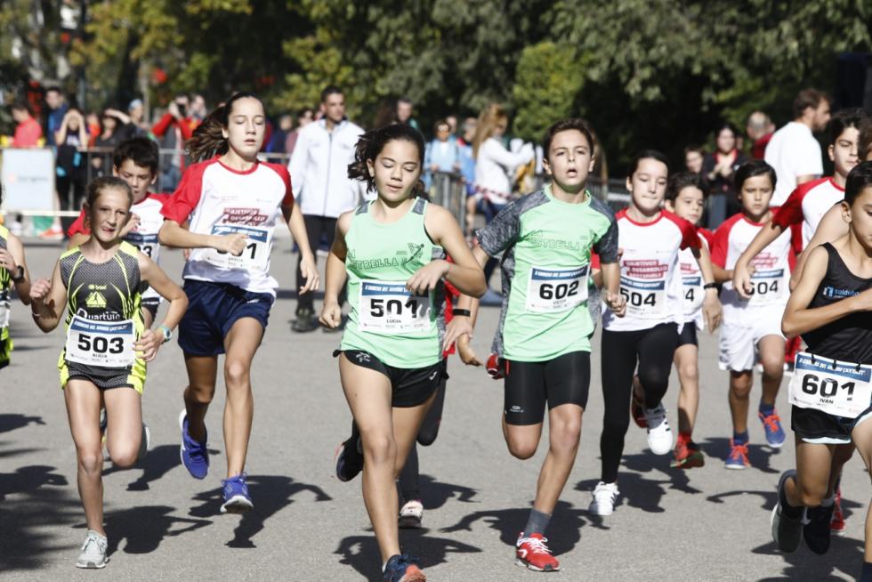 Más de 250 corredores participan en la II Carrera del Ahorro Pensumo en Zaragoza.
