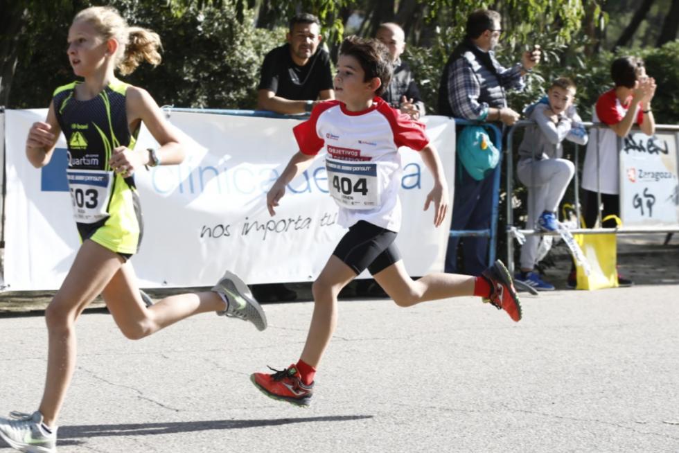 Más de 250 corredores participan en la II Carrera del Ahorro Pensumo en Zaragoza.