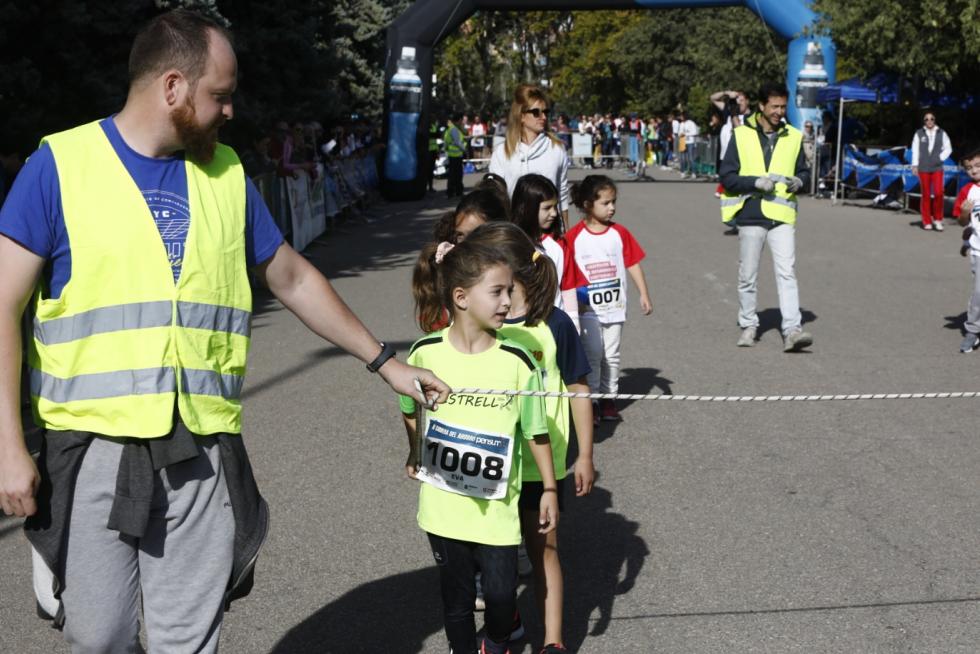 Más de 250 corredores participan en la II Carrera del Ahorro Pensumo en Zaragoza.