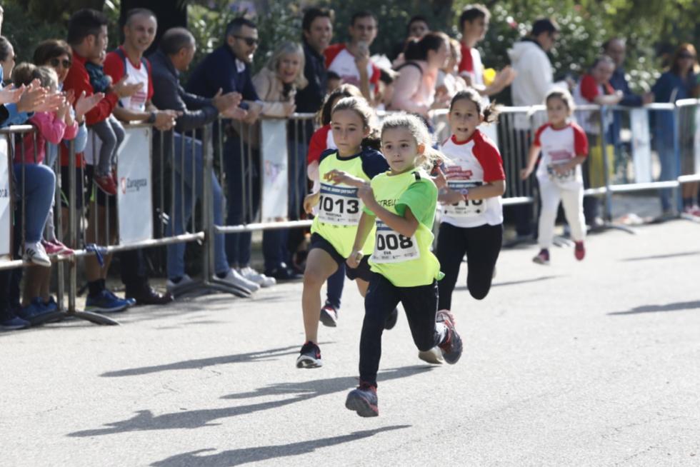 Más de 250 corredores participan en la II Carrera del Ahorro Pensumo en Zaragoza.