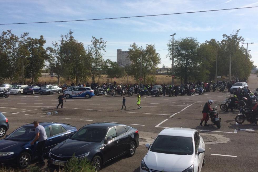Concentración motorista en Zaragoza por la seguridad en las carreteras.