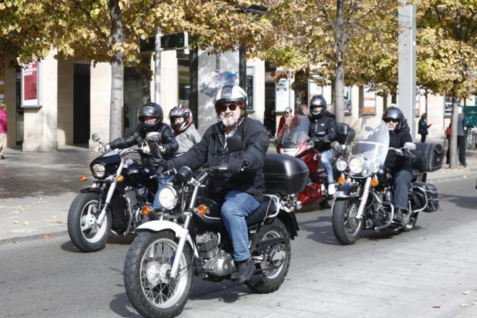 Concentración motorista en Zaragoza por la seguridad en las carreteras.