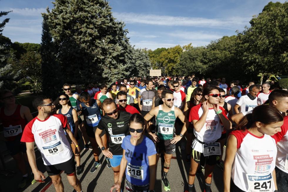 Más de 250 corredores participan en la II Carrera del Ahorro Pensumo en Zaragoza.