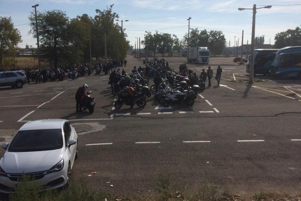 Concentración motorista en Zaragoza por la seguridad en las carreteras.