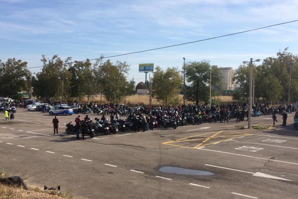 Concentración motorista en Zaragoza por la seguridad en las carreteras.
