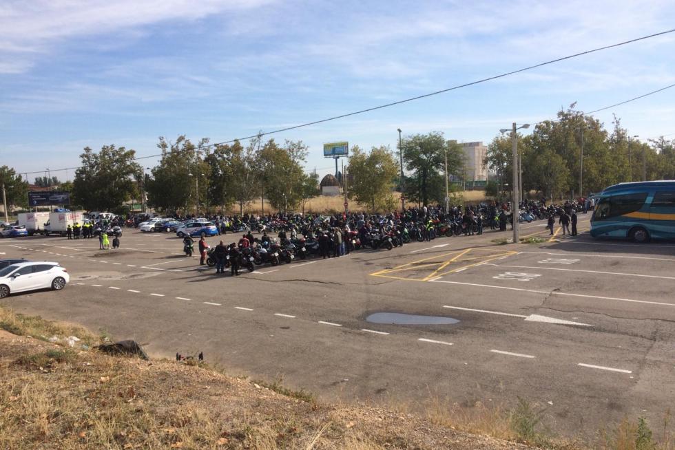 Concentración motorista en Zaragoza por la seguridad en las carreteras.
