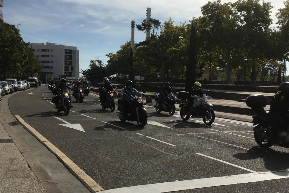 Concentración motorista en Zaragoza por la seguridad en las carreteras.