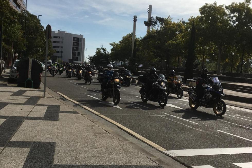 Concentración motorista en Zaragoza por la seguridad en las carreteras.