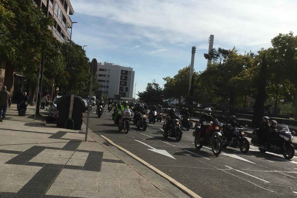 Concentración motorista en Zaragoza por la seguridad en las carreteras.