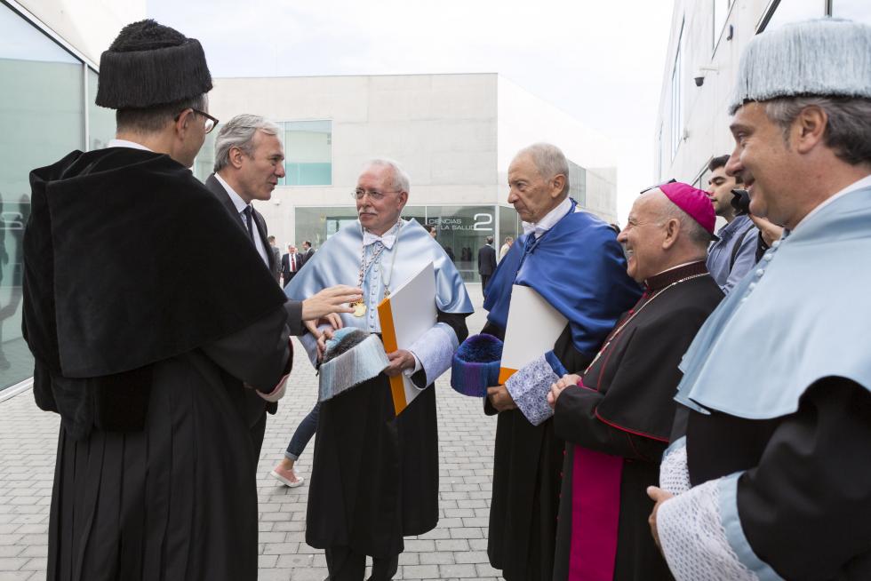 Guillermo Fatás y Luis Oro, investidos Honoris Causa de la USJ.