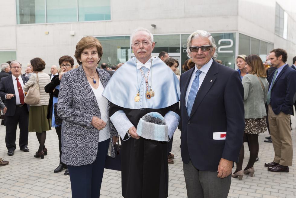 Guillermo Fatás y Luis Oro, investidos Honoris Causa de la USJ.