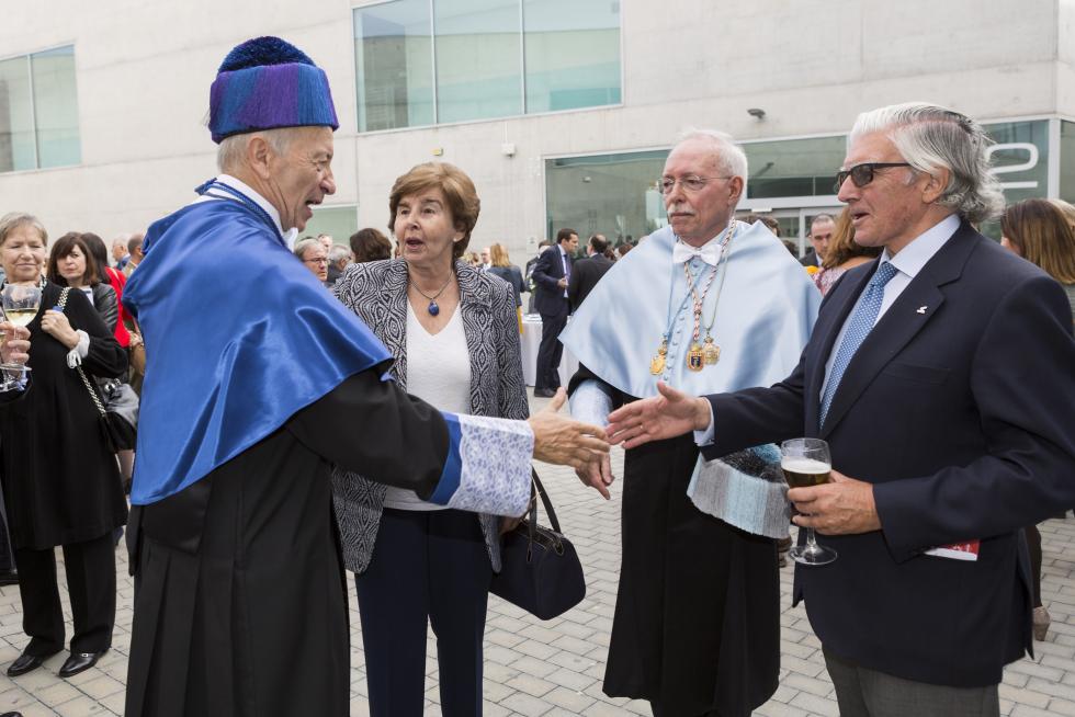 Guillermo Fatás y Luis Oro, investidos Honoris Causa de la USJ.